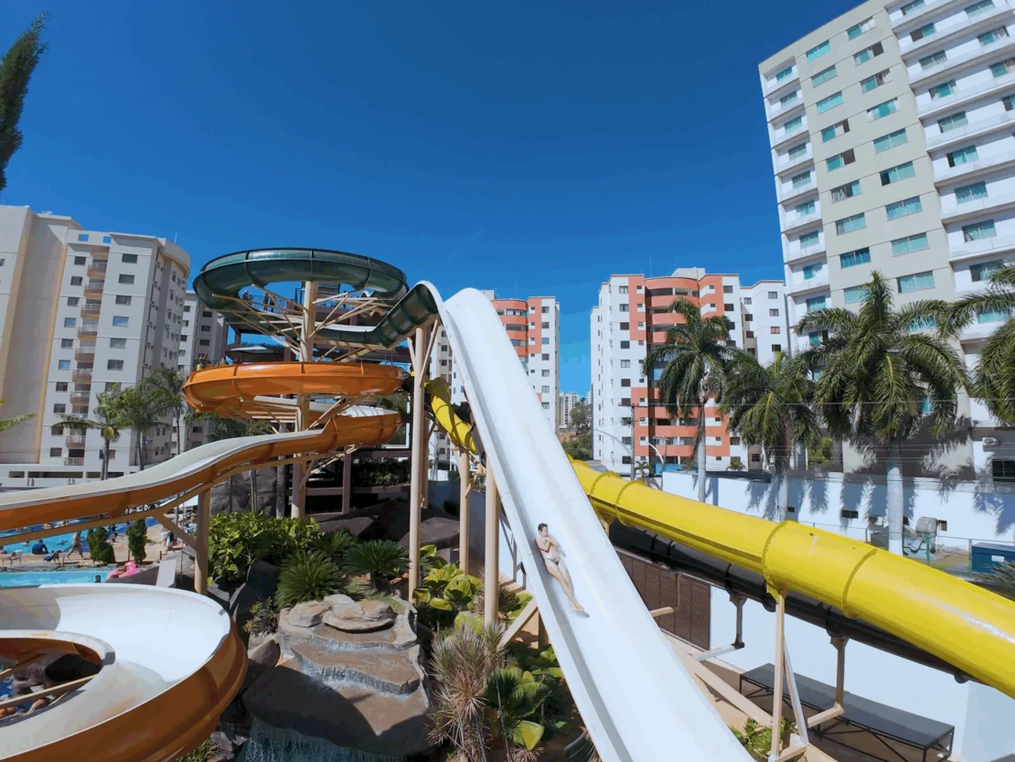 HYPERLAPSE_0001.00_01_27_14.Quadro005-scaled